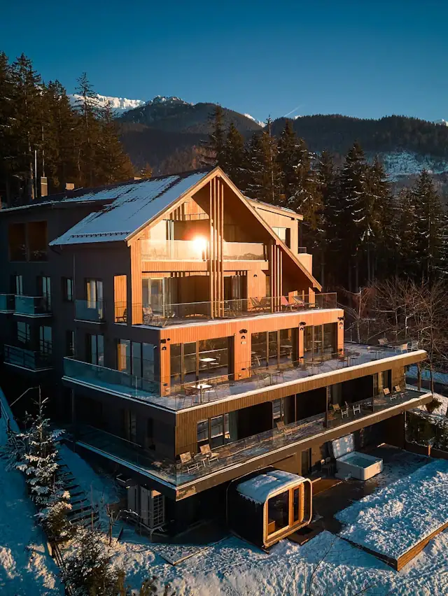 The Pines Bucegi Lodge: Âm thanh cho khách sạn boutique miền núi tại Romania