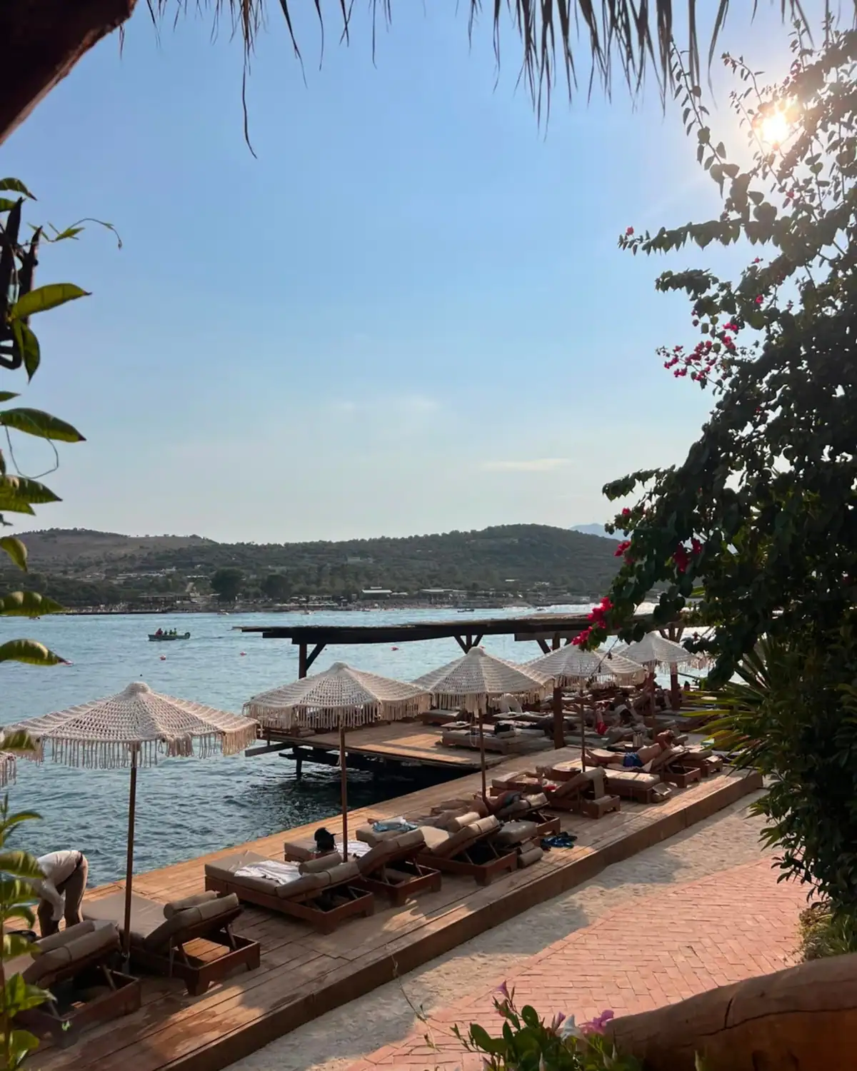 African Beach Club: Âm thanh ngoài trời kín đáo trên Riviera Albania