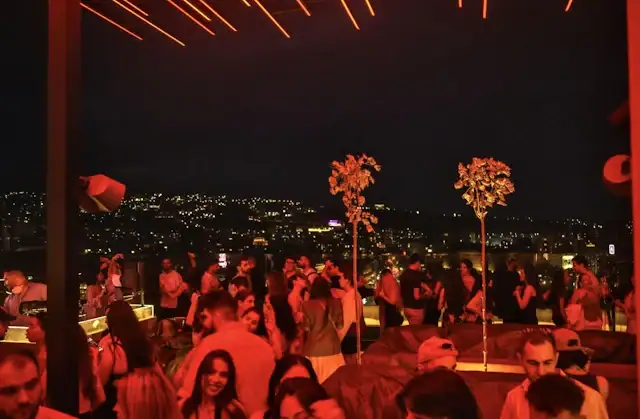 END SkyLounge: Âm thanh cho một sân thượng ngoài trời